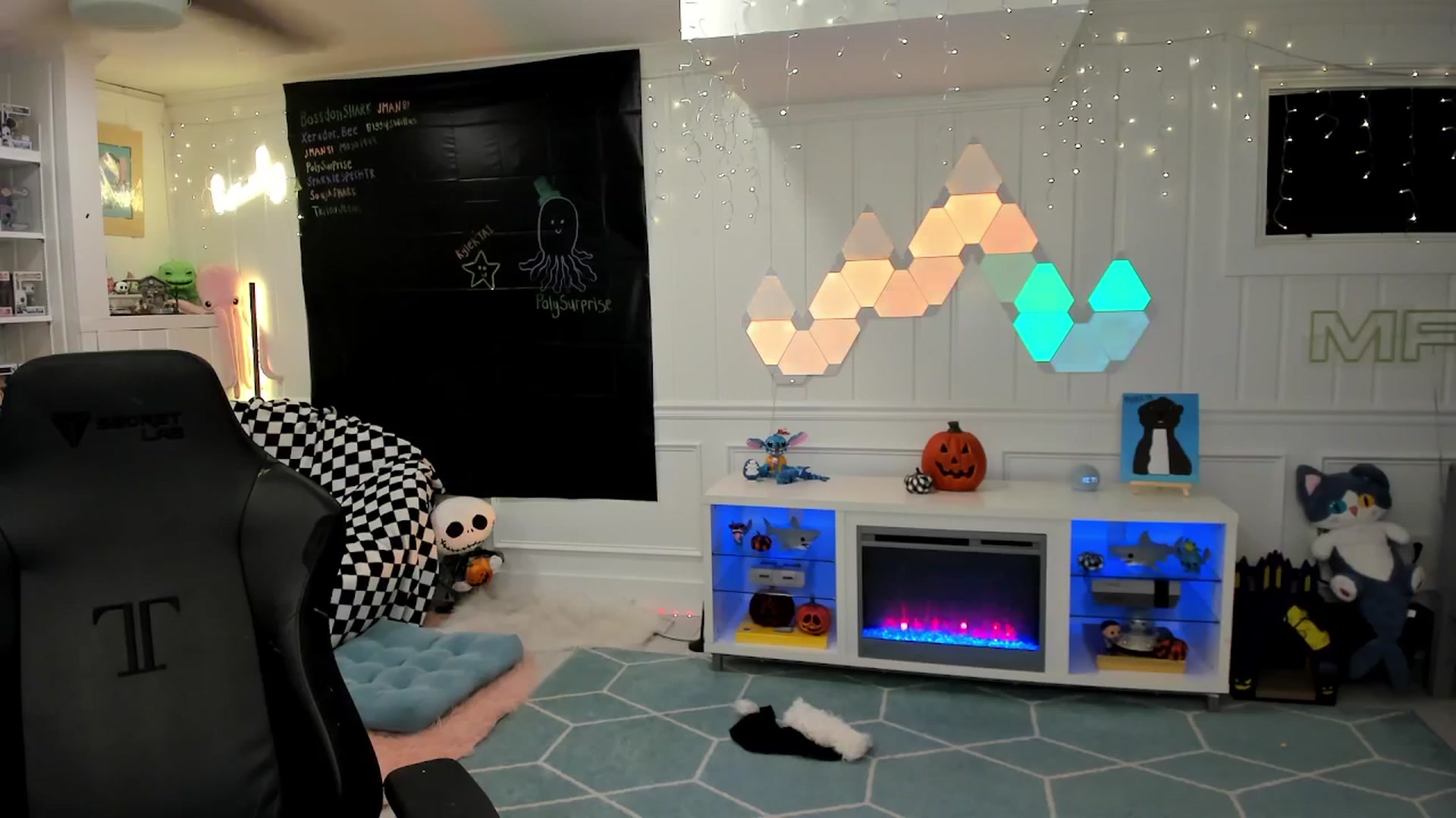Gallery image thumbnail from TheSharkQueen's myfreecams stream on, 11/19/2025, 05:22 image 18 of 20