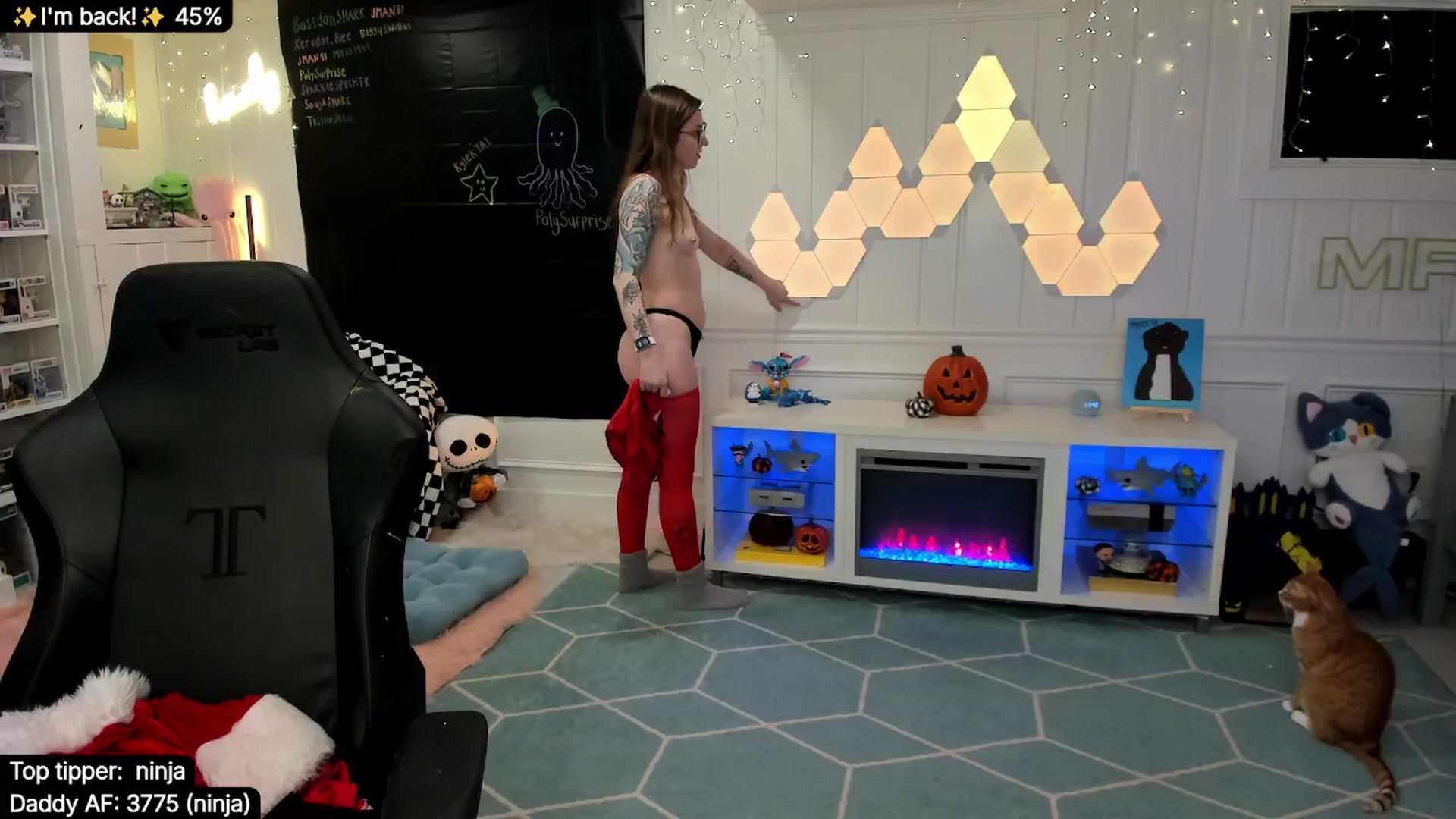Gallery image thumbnail from TheSharkQueen's myfreecams stream on, 11/19/2025, 05:22 image 17 of 20