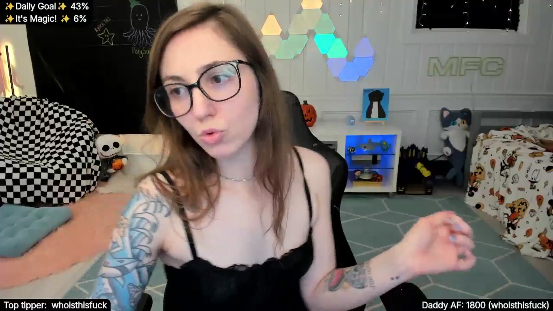 Gallery image thumbnail from TheSharkQueen's myfreecams stream on, 11/22/2025, 10:03 image 18 of 20