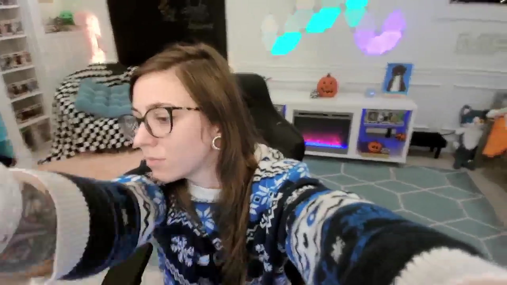 Gallery image thumbnail from TheSharkQueen's myfreecams stream on, 11/27/2025, 09:24 image 17 of 20