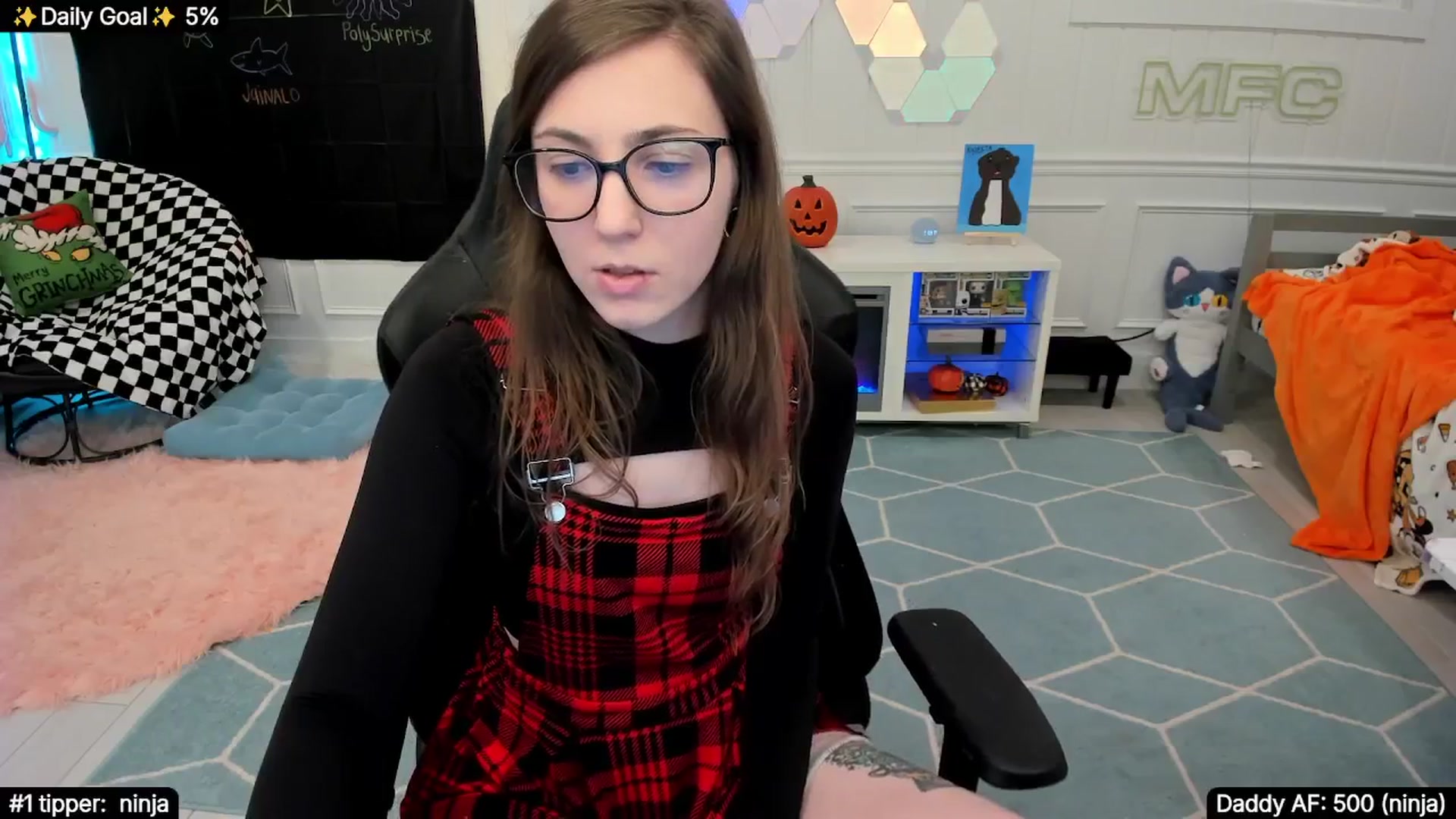 Gallery image thumbnail from TheSharkQueen's myfreecams stream on, 11/30/2025, 05:47 image 17 of 20