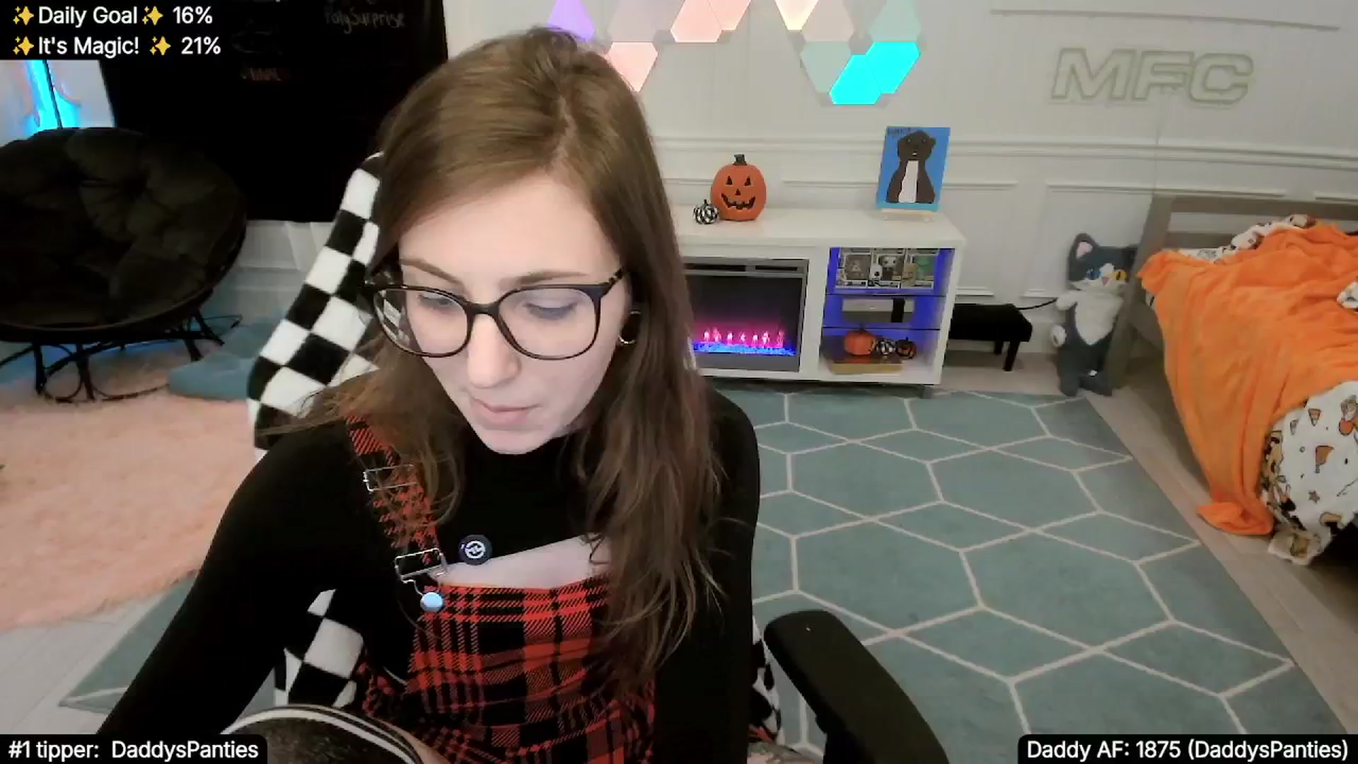 Gallery image thumbnail from TheSharkQueen's myfreecams stream on, 11/30/2025, 10:34 image 1 of 20