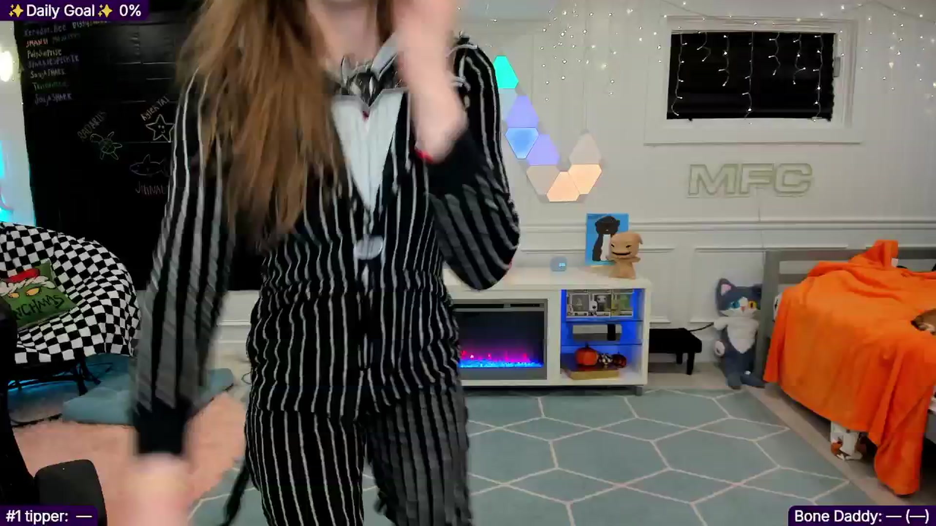Gallery image thumbnail from TheSharkQueen's myfreecams stream on, 12/01/2025, 09:46 image 1 of 20