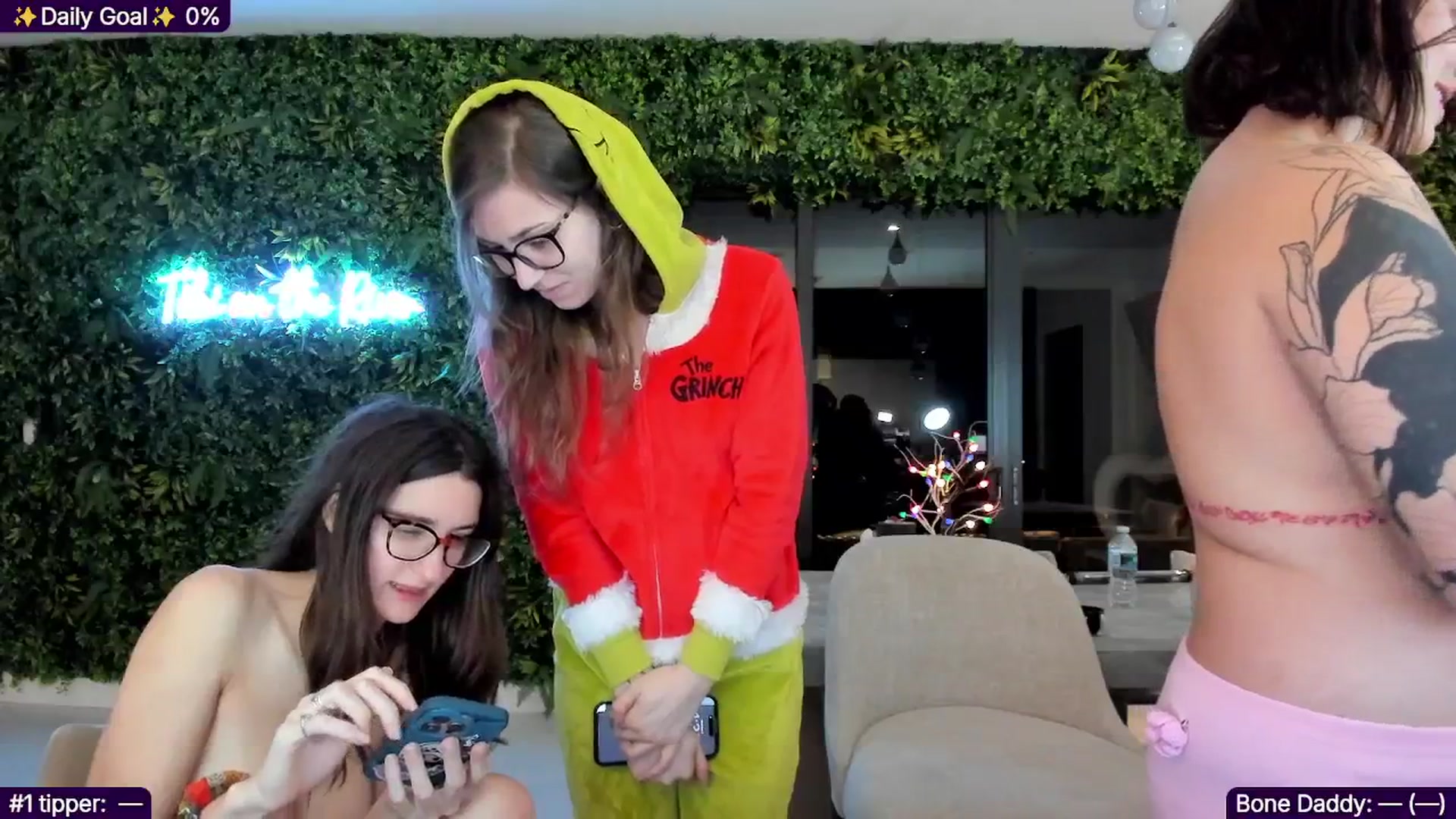 Gallery image thumbnail from TheSharkQueen's myfreecams stream on, 12/03/2025, 06:46 image 16 of 20