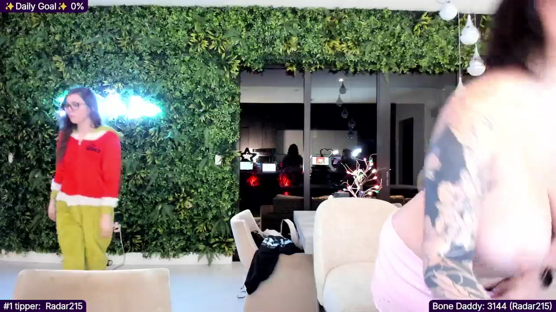 Gallery image thumbnail from TheSharkQueen's myfreecams stream on, 12/03/2025, 06:46 image 9 of 20