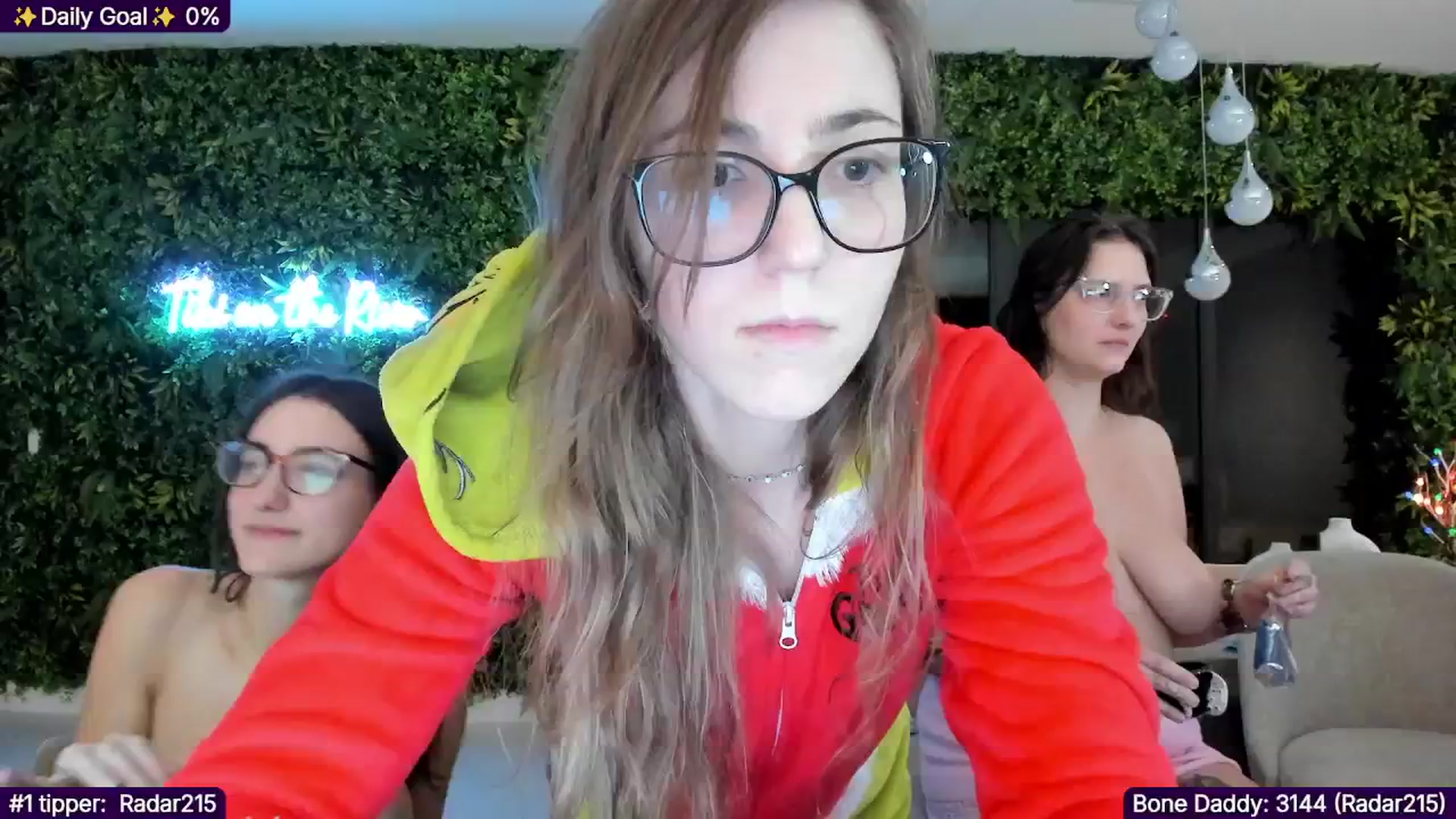 Gallery image thumbnail from TheSharkQueen's myfreecams stream on, 12/03/2025, 06:46 image 5 of 20