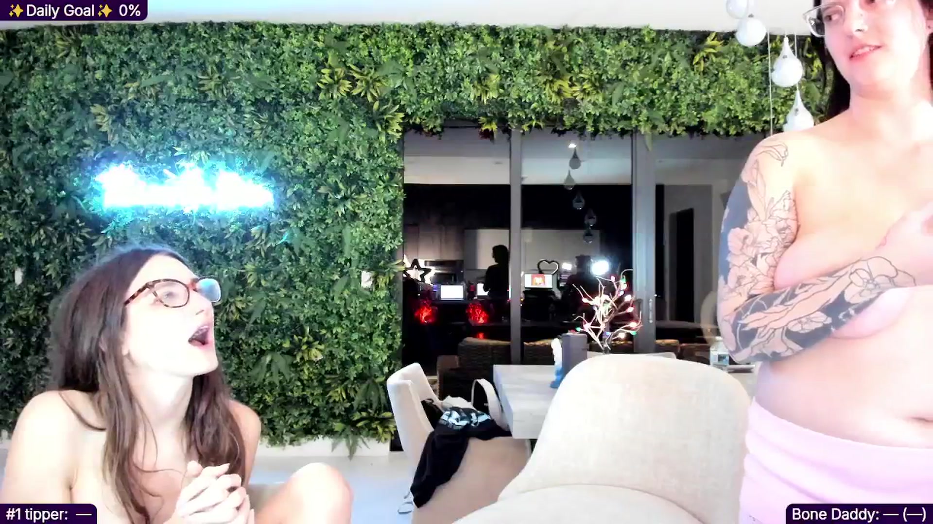Gallery image thumbnail from TheSharkQueen's myfreecams stream on, 12/03/2025, 06:46 image 19 of 20