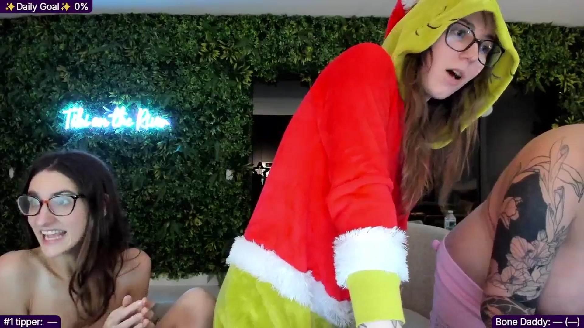 Gallery image thumbnail from TheSharkQueen's myfreecams stream on, 12/03/2025, 06:46 image 20 of 20
