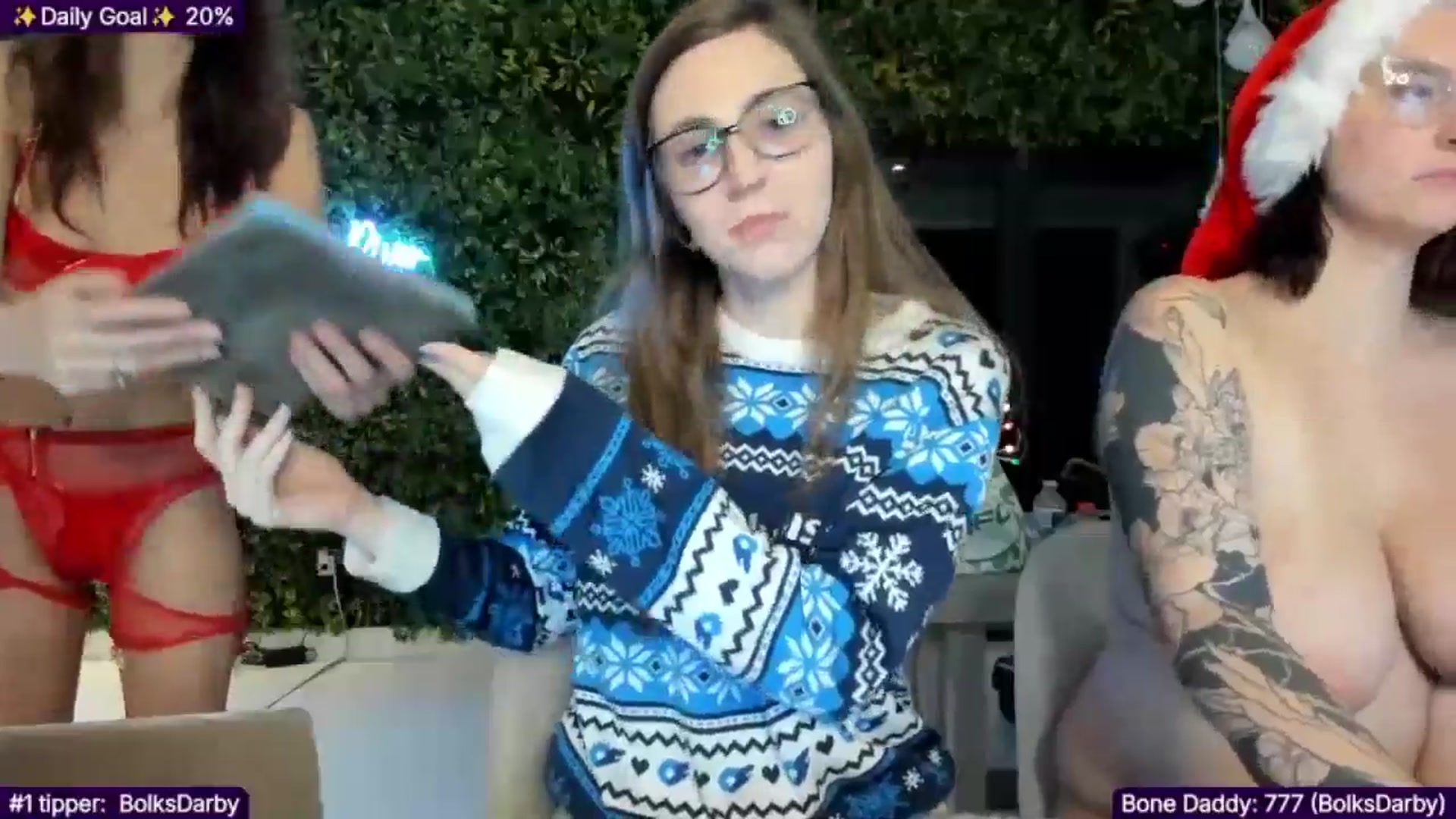 Gallery image thumbnail from TheSharkQueen's myfreecams stream on, 12/04/2025, 08:34 image 11 of 20