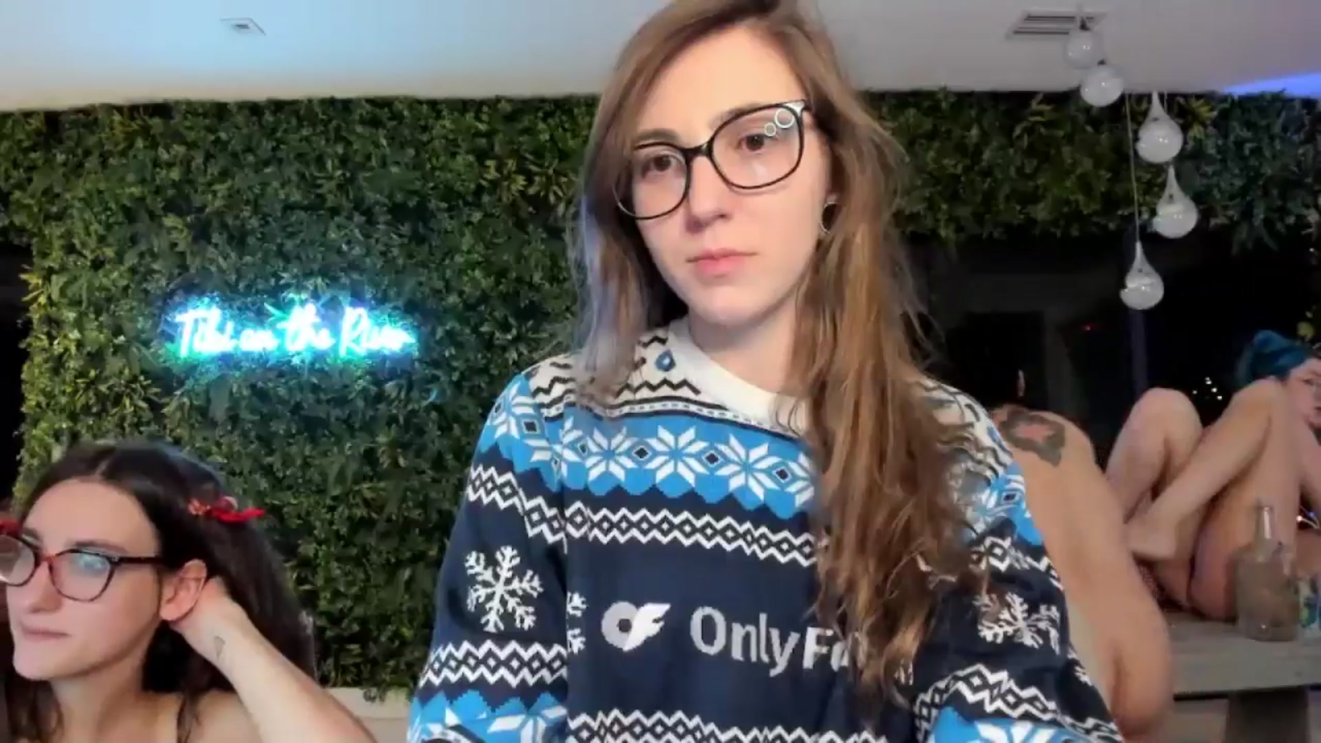 Gallery image thumbnail from TheSharkQueen's myfreecams stream on, 12/04/2025, 08:34 image 15 of 20