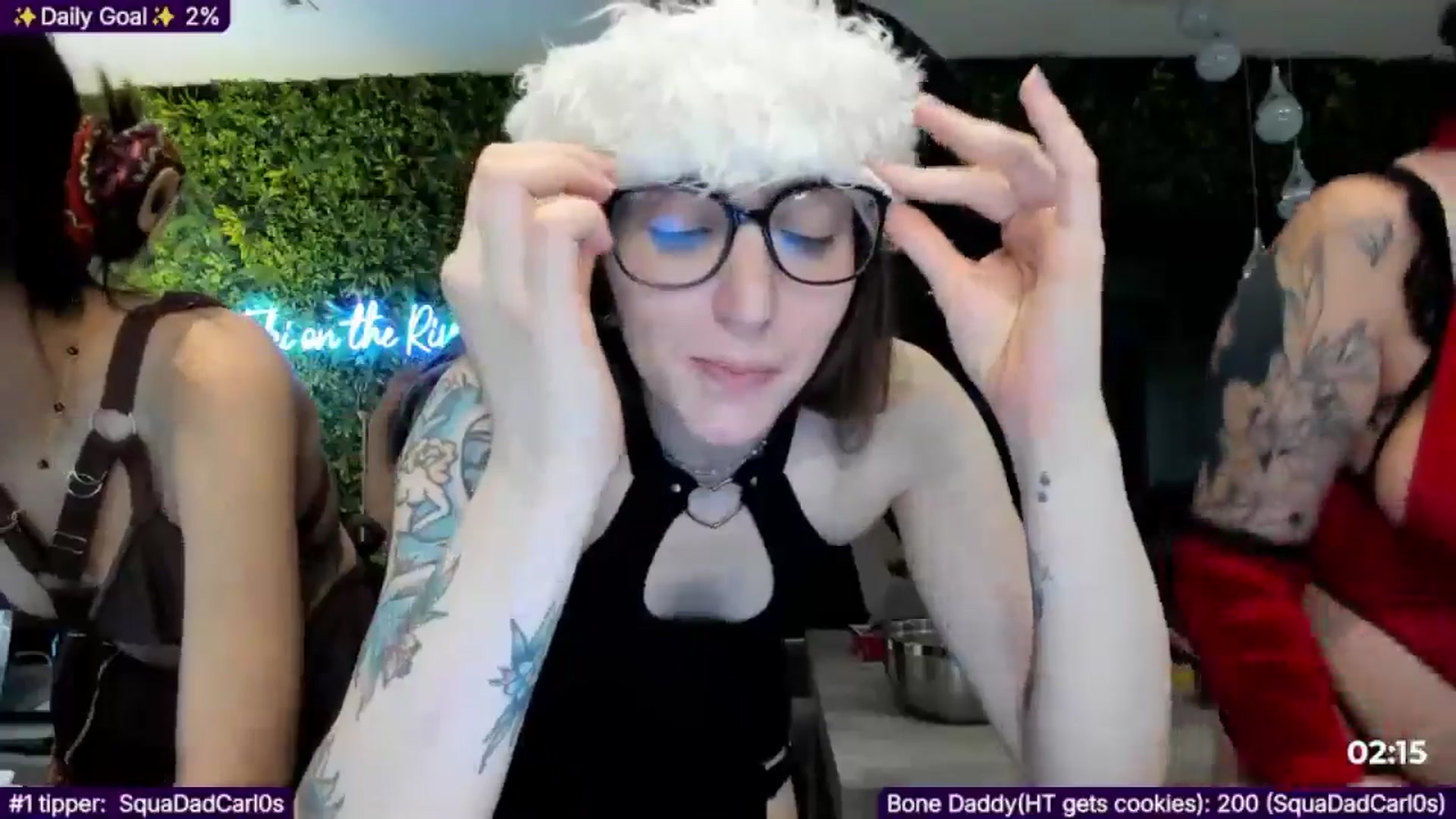 Gallery image thumbnail from TheSharkQueen's myfreecams stream on, 12/05/2025, 01:48 image 3 of 20