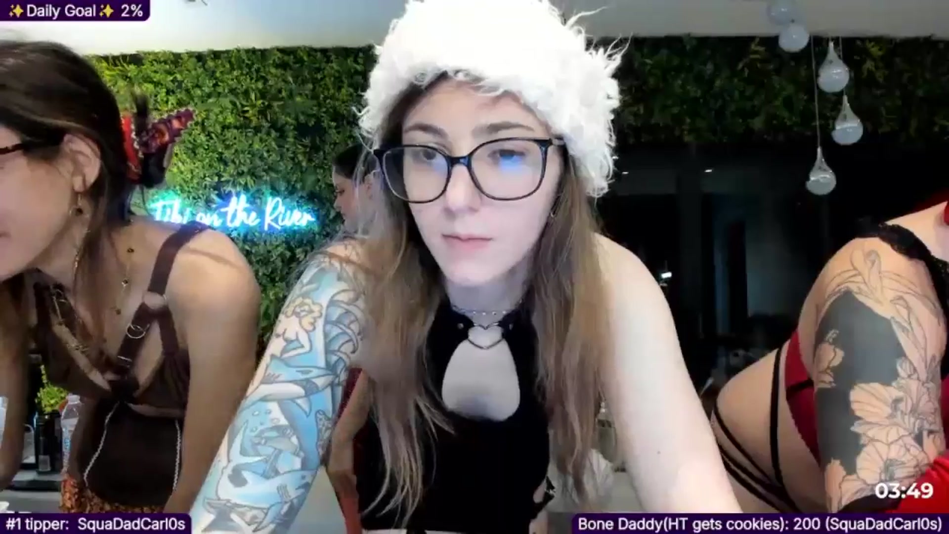 Gallery image thumbnail from TheSharkQueen's myfreecams stream on, 12/05/2025, 01:48 image 2 of 20