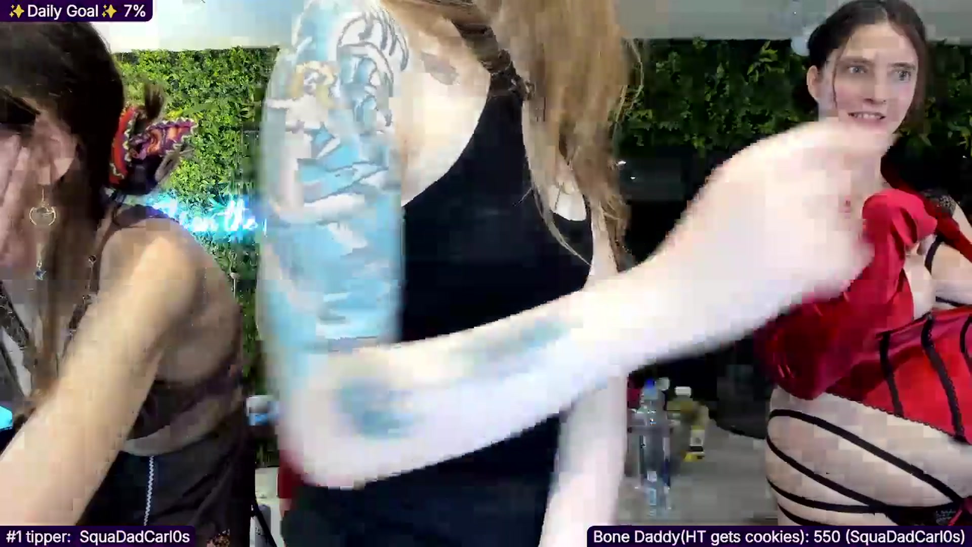 Gallery image thumbnail from TheSharkQueen's myfreecams stream on, 12/05/2025, 02:06 image 3 of 20