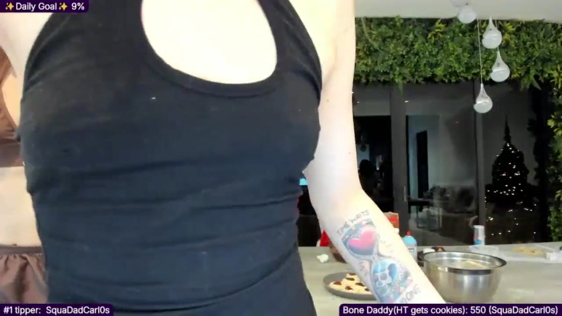 Gallery image thumbnail from TheSharkQueen's myfreecams stream on, 12/05/2025, 02:52 image 19 of 20