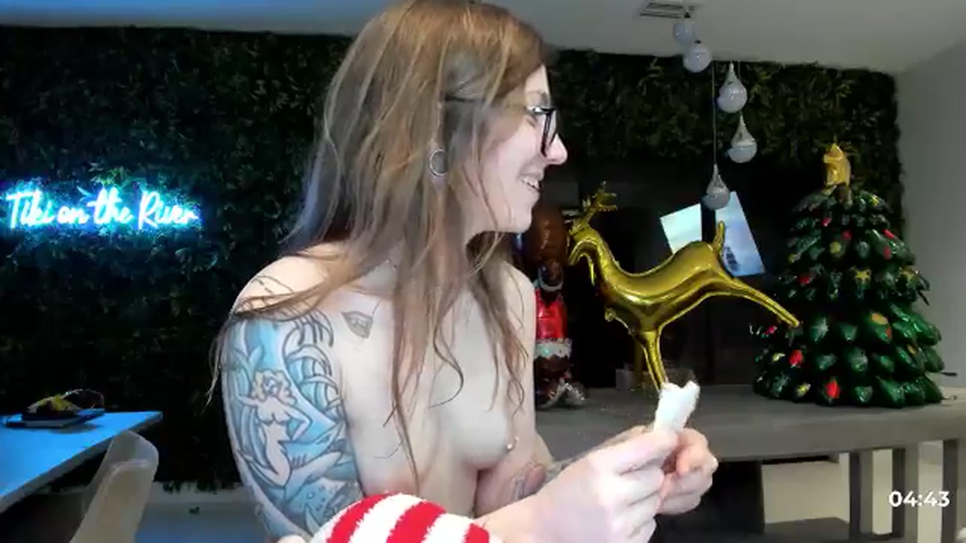 Gallery image thumbnail from TheSharkQueen's myfreecams stream on, 12/06/2025, 08:35 image 20 of 20