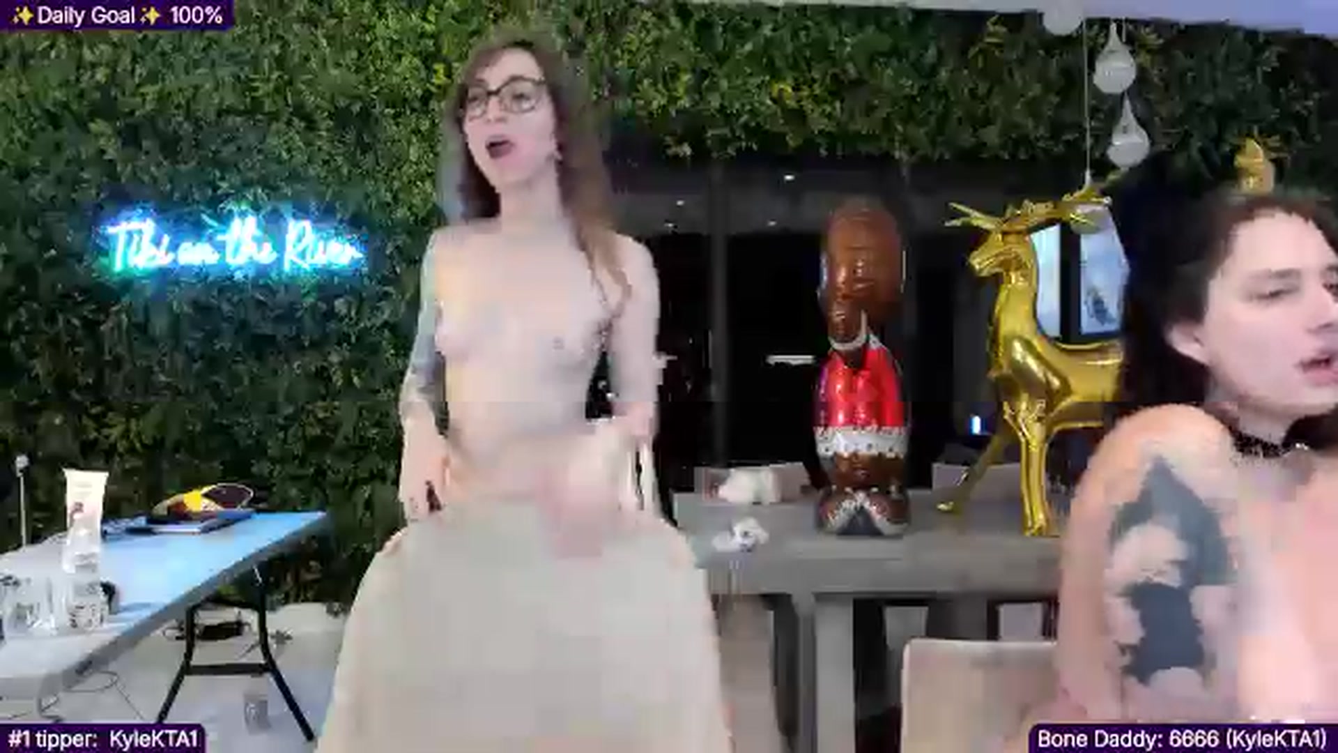 Gallery image thumbnail from TheSharkQueen's myfreecams stream on, 12/06/2025, 08:35 image 10 of 20