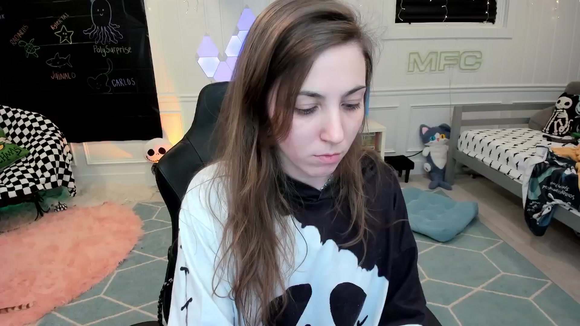 Gallery image thumbnail from TheSharkQueen's myfreecams stream on, 12/20/2025, 10:32 image 1 of 20