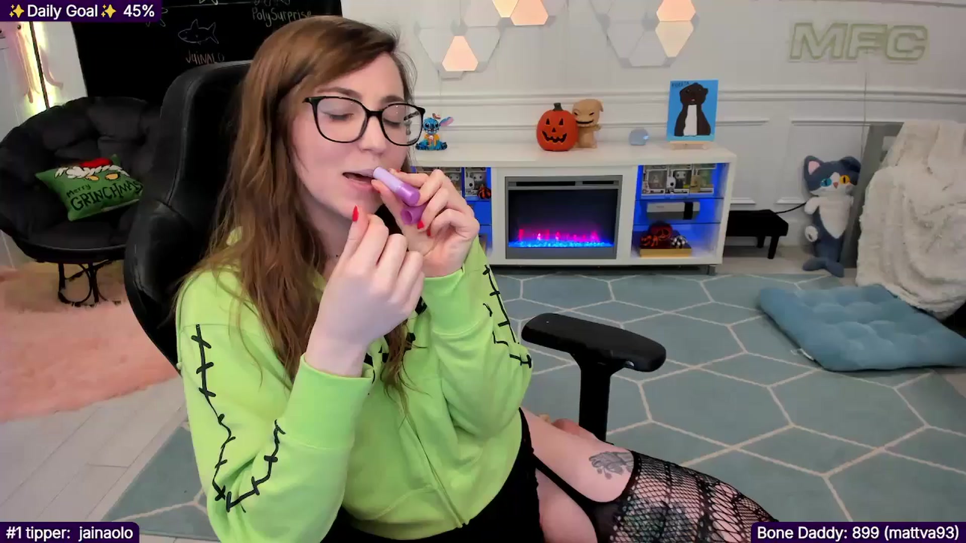 Gallery image thumbnail from TheSharkQueen's myfreecams stream on, 12/31/2025, 06:34 image 17 of 20
