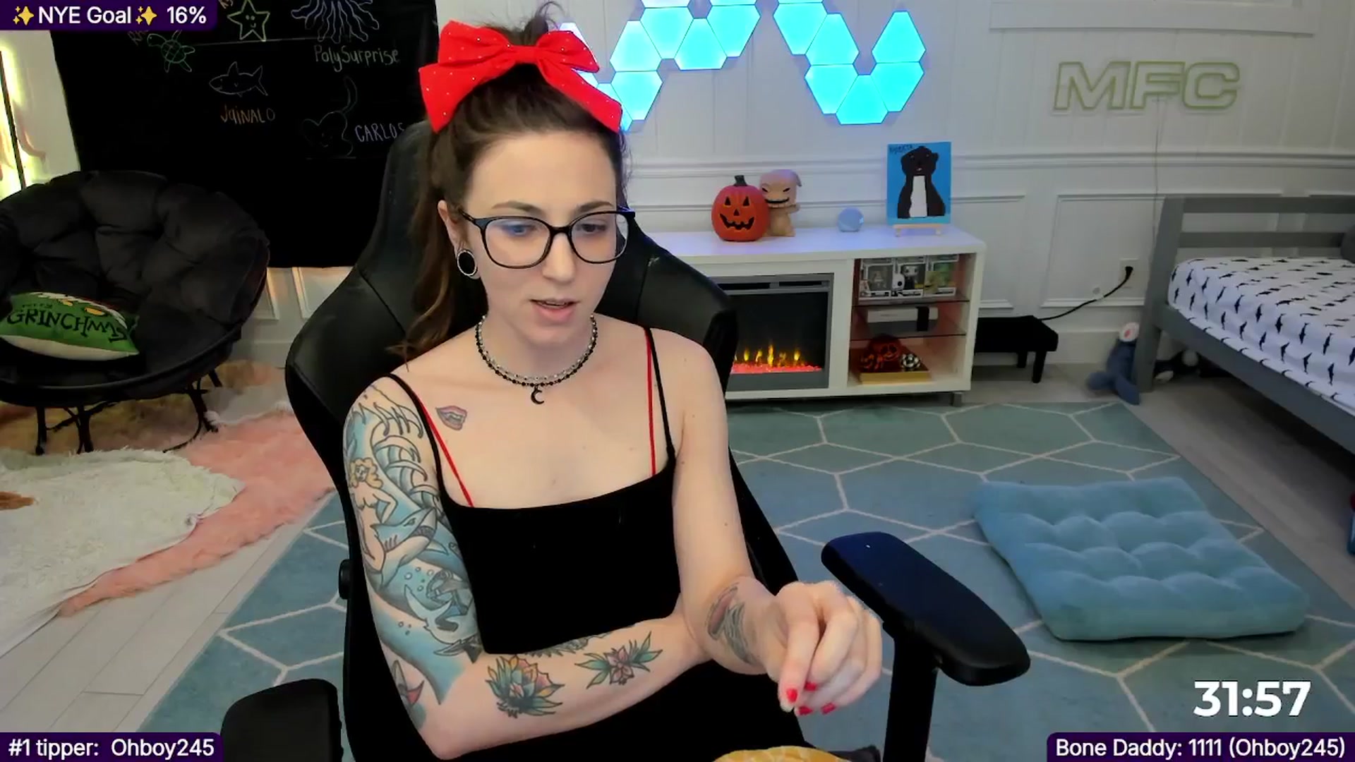 Gallery image thumbnail from TheSharkQueen's myfreecams stream on, 01/01/2026, 08:34 image 11 of 20