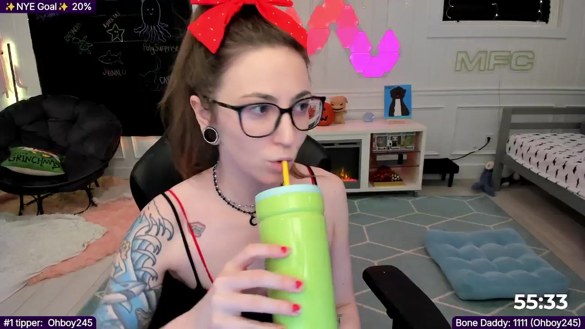Gallery image thumbnail from TheSharkQueen's myfreecams stream on, 01/01/2026, 08:34 image 14 of 20