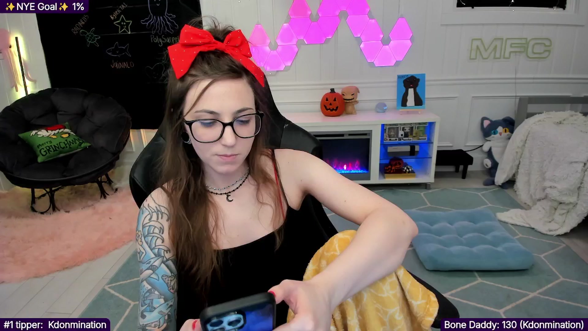 Gallery image thumbnail from TheSharkQueen's myfreecams stream on, 01/01/2026, 08:34 image 2 of 20