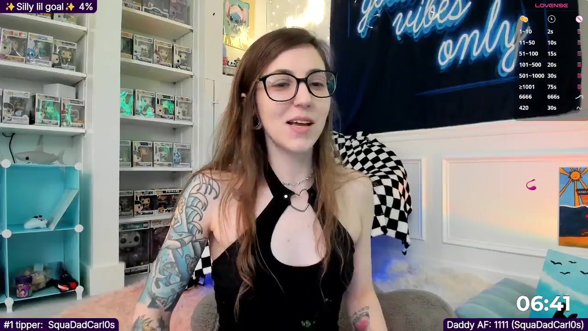 Gallery image thumbnail from TheSharkQueen's myfreecams stream on, 01/03/2026, 05:03 image 15 of 20