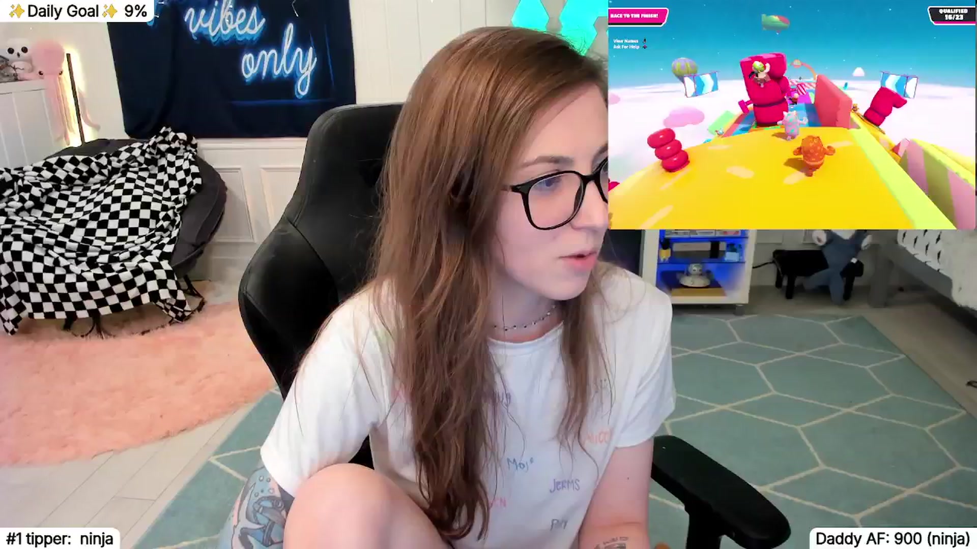 Gallery image thumbnail from TheSharkQueen's myfreecams stream on, 01/06/2026, 05:26 image 13 of 20