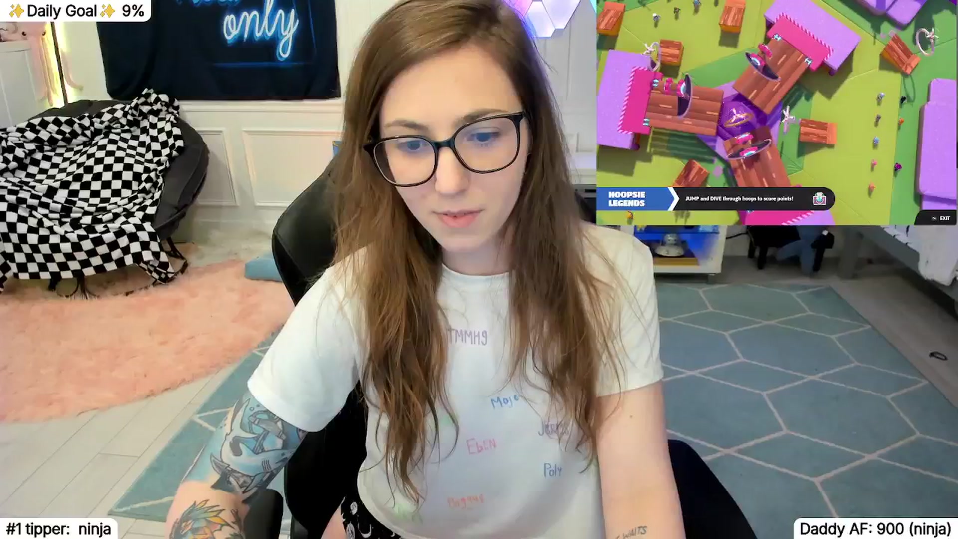 Gallery image thumbnail from TheSharkQueen's myfreecams stream on, 01/06/2026, 05:26 image 16 of 20