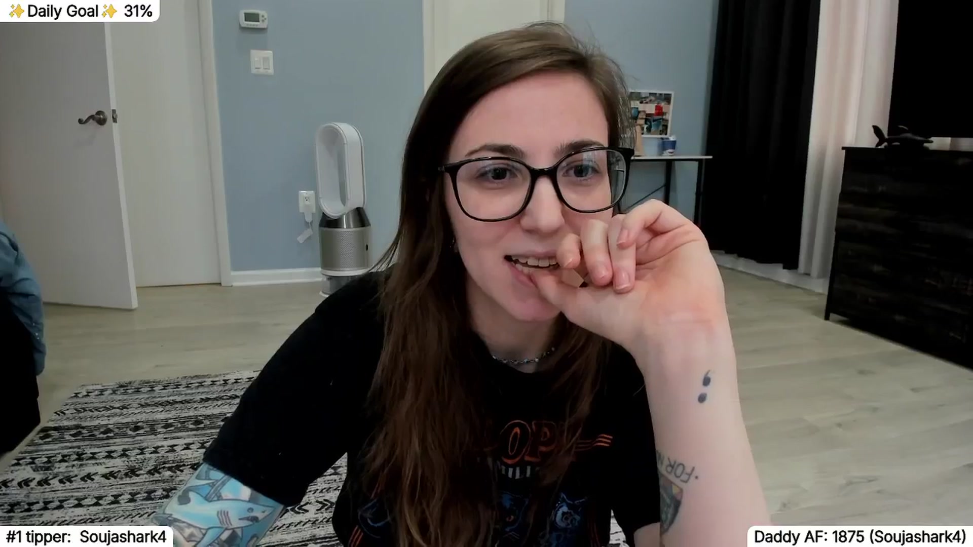 Gallery image thumbnail from TheSharkQueen's myfreecams stream on, 01/06/2026, 21:15 image 18 of 20