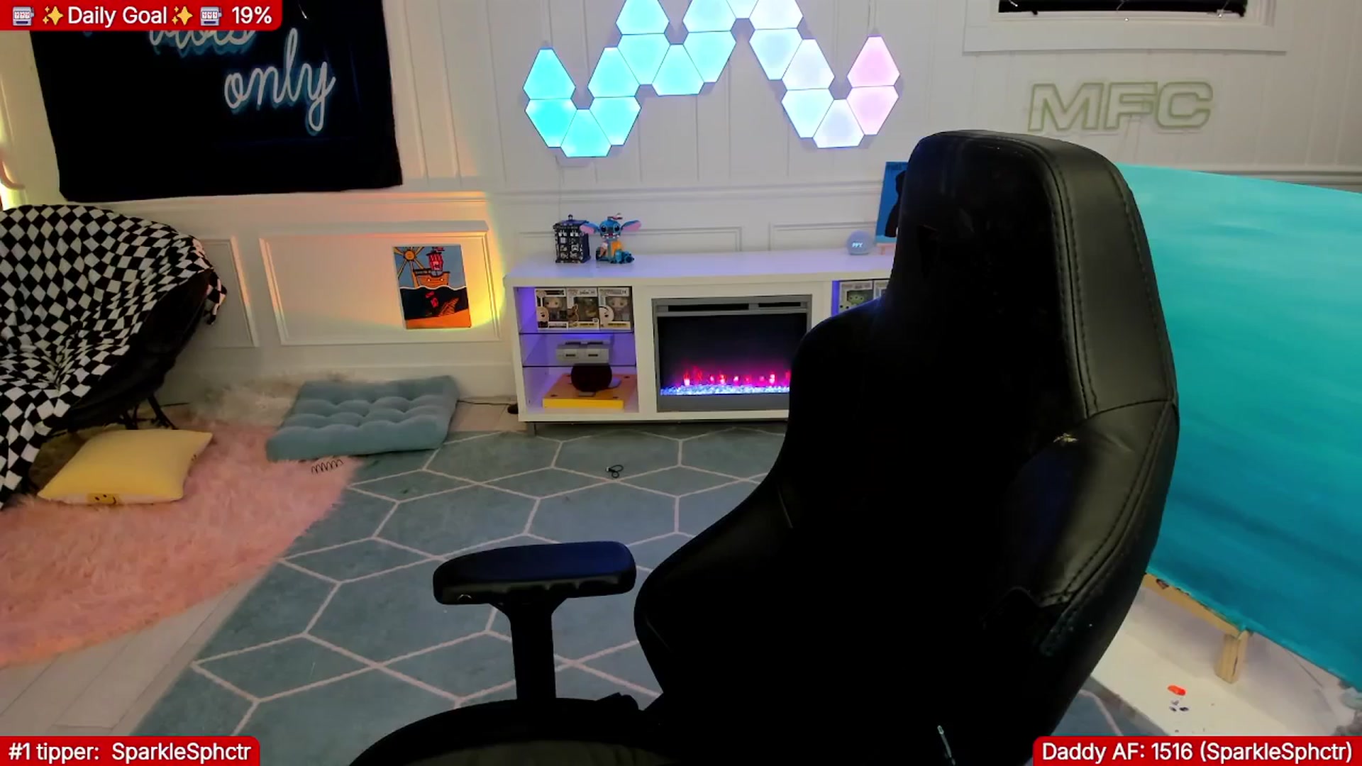 Gallery image thumbnail from TheSharkQueen's myfreecams stream on, 01/15/2026, 04:58 image 15 of 20