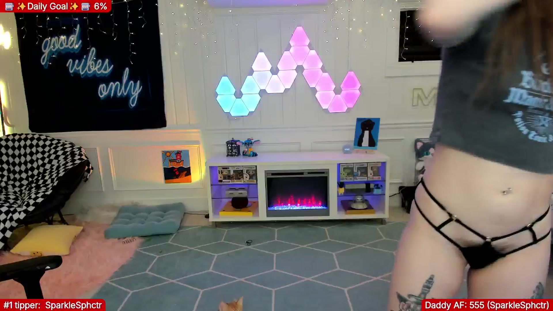 Gallery image thumbnail from TheSharkQueen's myfreecams stream on, 01/15/2026, 04:58 image 8 of 20