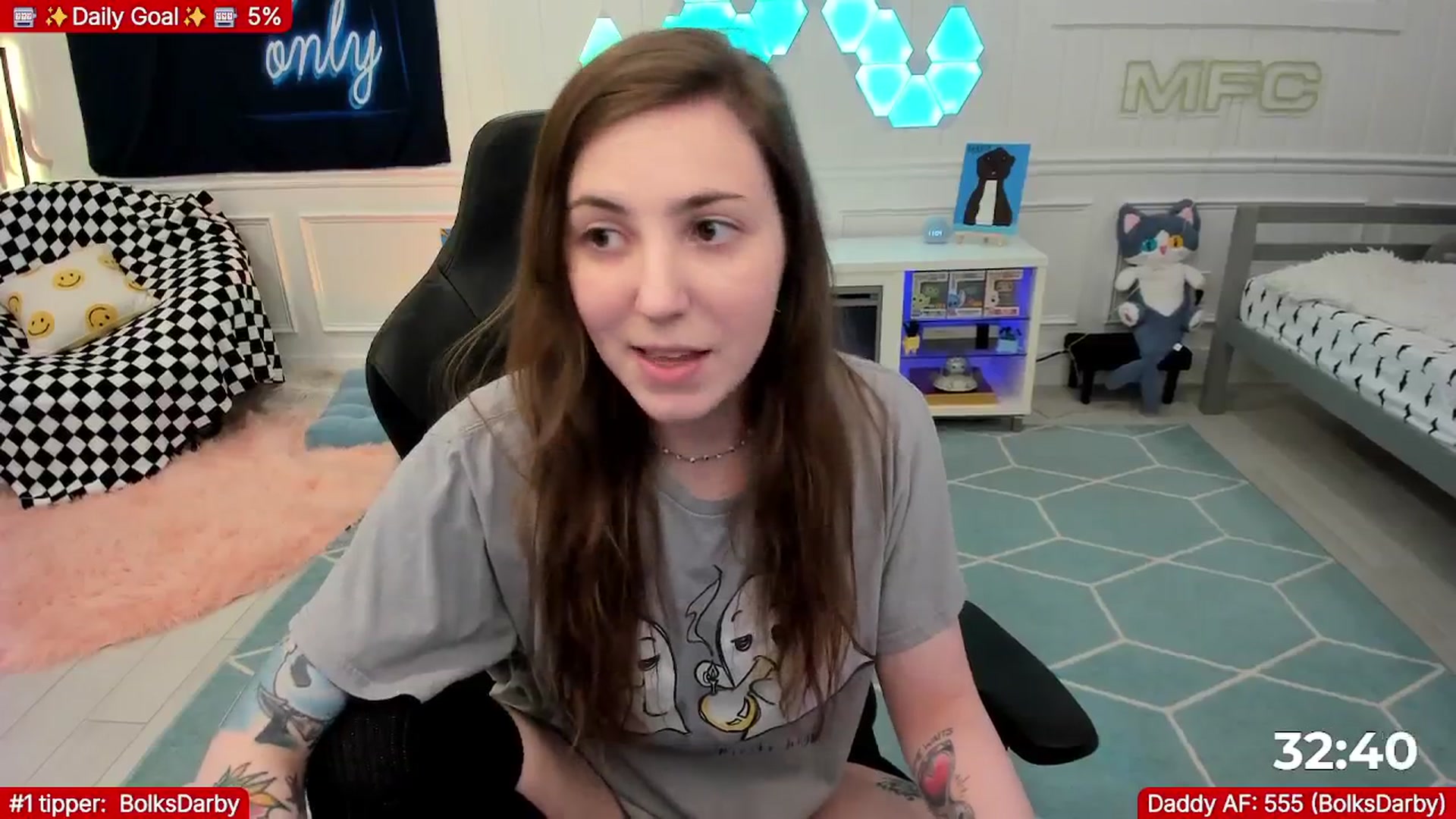 Gallery image thumbnail from TheSharkQueen's myfreecams stream on, 01/16/2026, 04:17 image 13 of 20