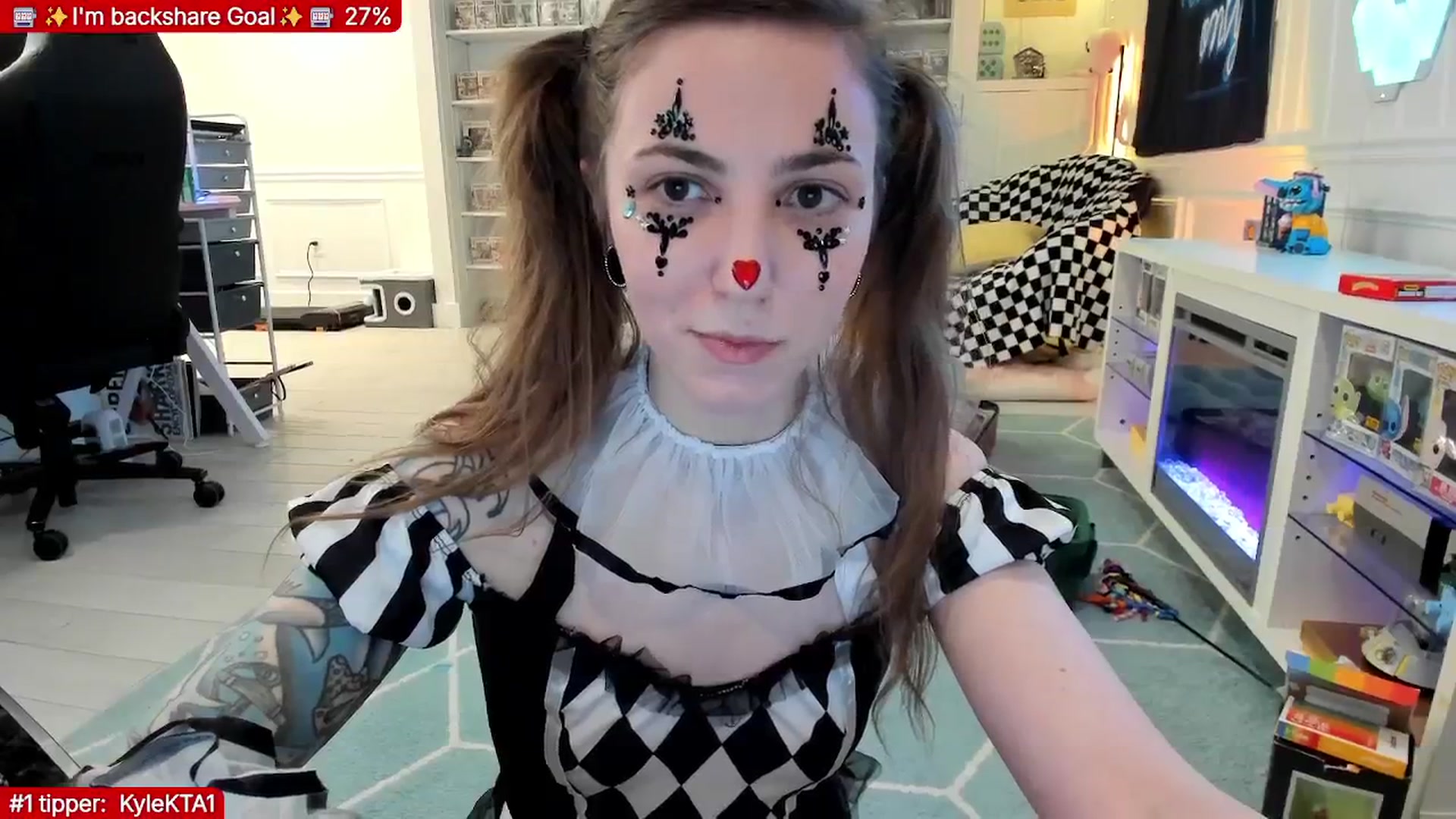 Gallery image thumbnail from TheSharkQueen's myfreecams stream on, 01/22/2026, 06:32 image 10 of 20