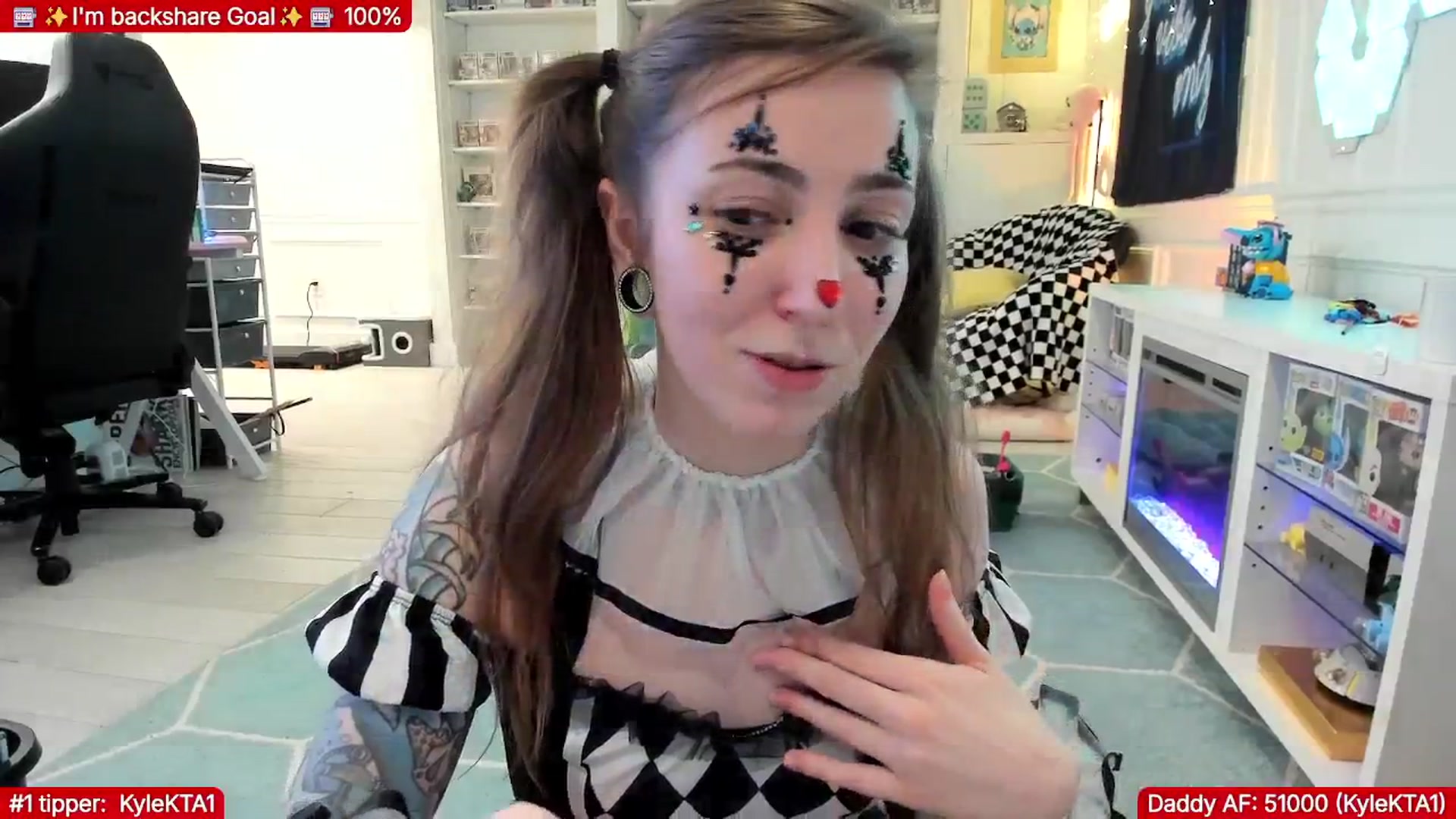 Gallery image thumbnail from TheSharkQueen's myfreecams stream on, 01/22/2026, 06:32 image 19 of 20