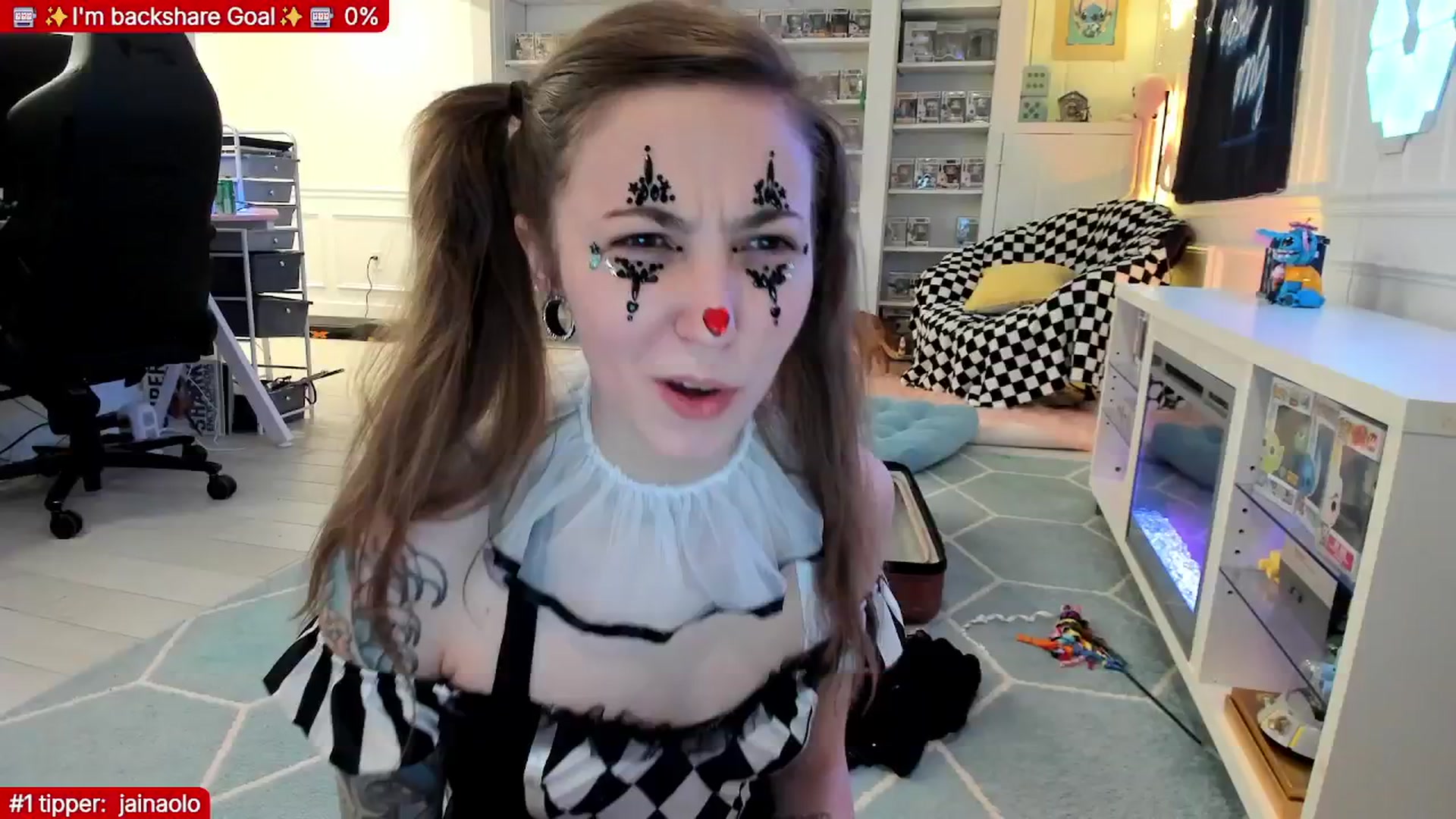 Gallery image thumbnail from TheSharkQueen's myfreecams stream on, 01/22/2026, 06:32 image 1 of 20