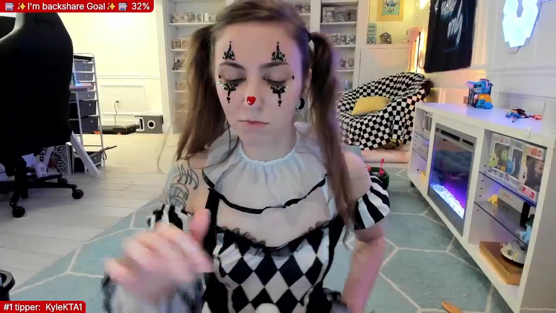 Gallery image thumbnail from TheSharkQueen's myfreecams stream on, 01/22/2026, 06:32 image 15 of 20