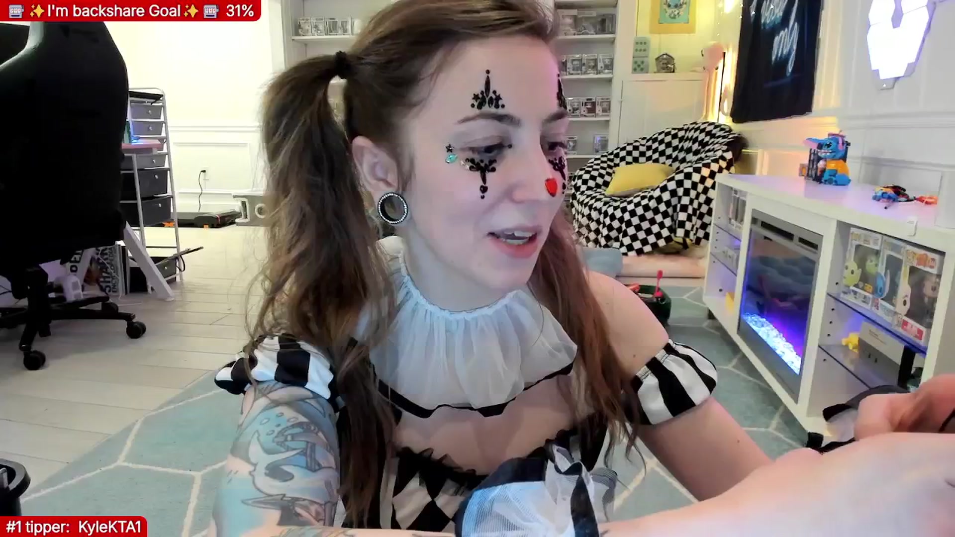 Gallery image thumbnail from TheSharkQueen's myfreecams stream on, 01/22/2026, 06:32 image 14 of 20