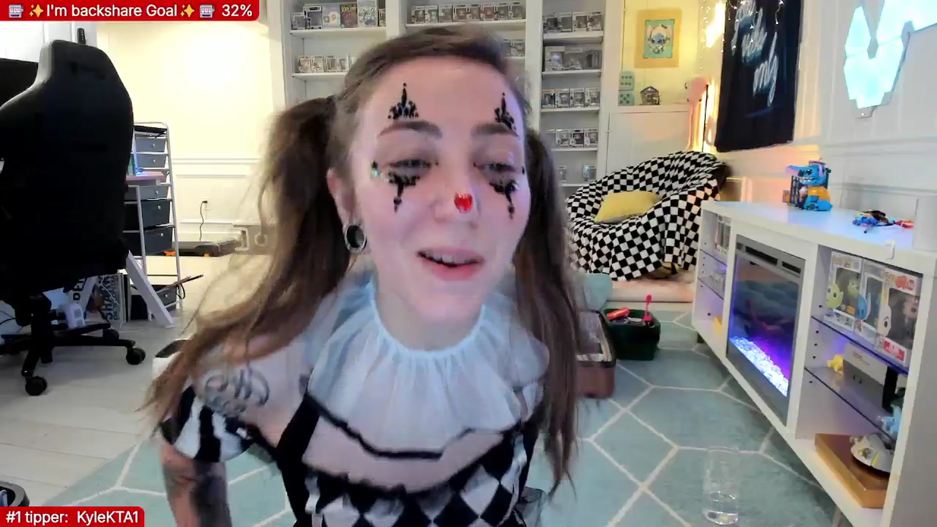 Gallery image thumbnail from TheSharkQueen's myfreecams stream on, 01/22/2026, 06:32 image 16 of 20