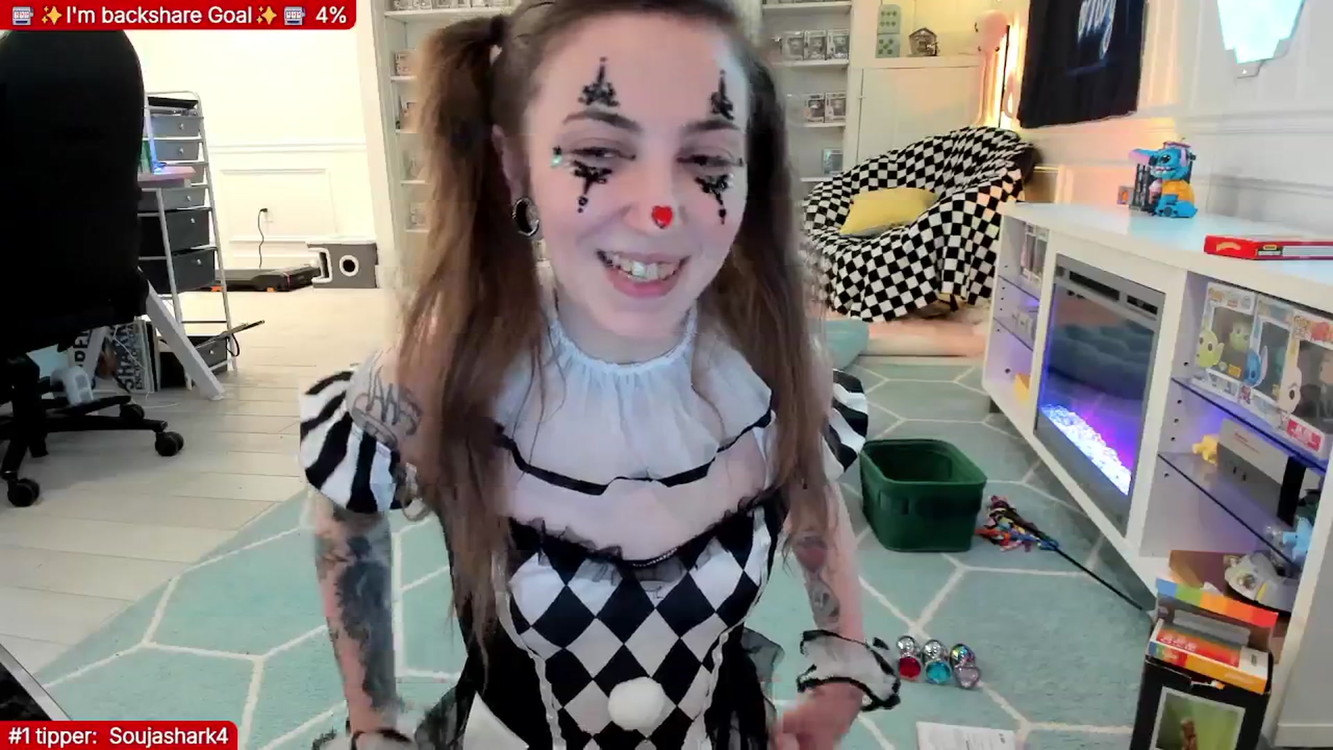 Gallery image thumbnail from TheSharkQueen's myfreecams stream on, 01/22/2026, 06:32 image 7 of 20