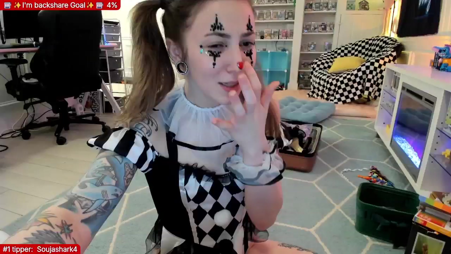 Gallery image thumbnail from TheSharkQueen's myfreecams stream on, 01/22/2026, 06:32 image 4 of 20
