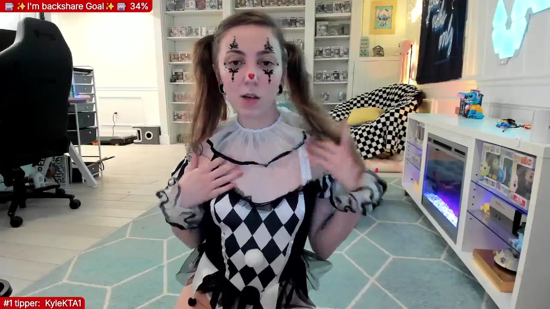 Gallery image thumbnail from TheSharkQueen's myfreecams stream on, 01/22/2026, 06:32 image 17 of 20