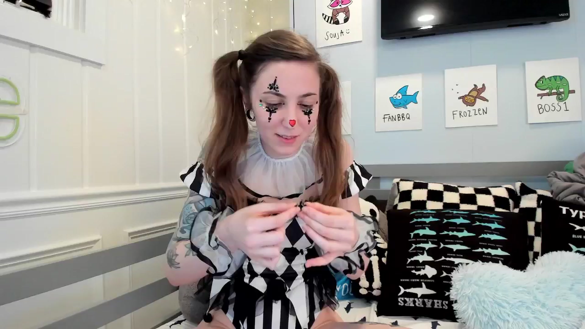Gallery image thumbnail from TheSharkQueen's myfreecams stream on, 01/22/2026, 07:27 image 5 of 20