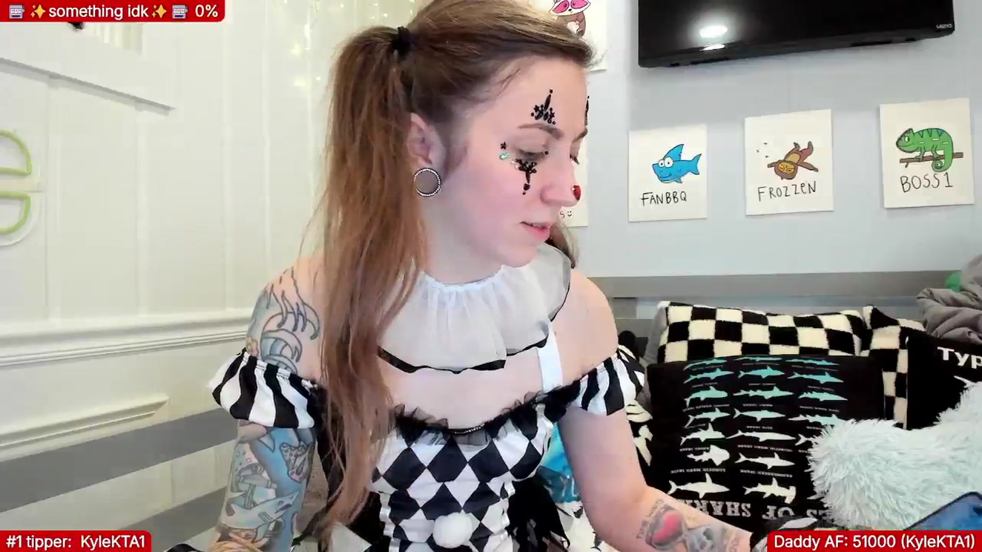 Gallery image thumbnail from TheSharkQueen's myfreecams stream on, 01/22/2026, 07:27 image 13 of 20