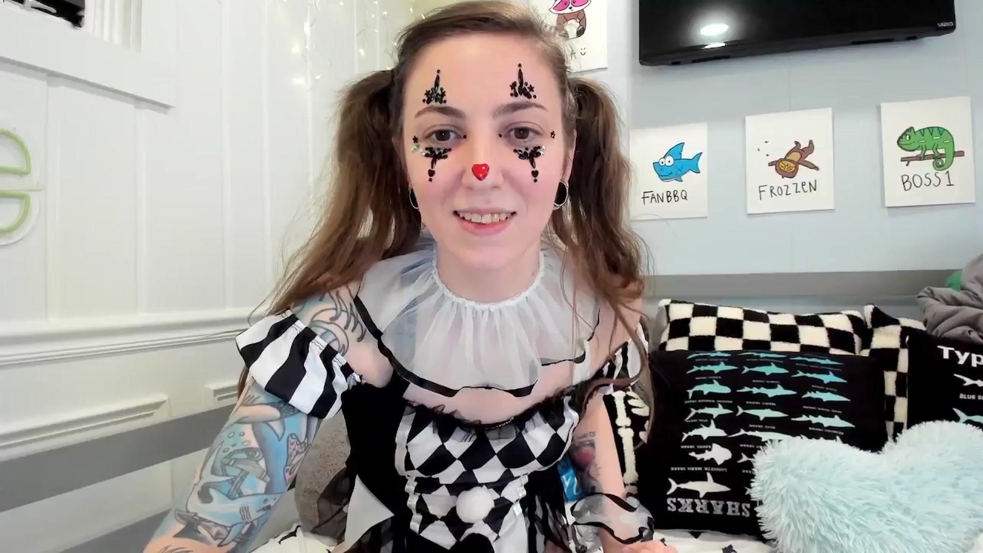 Gallery image thumbnail from TheSharkQueen's myfreecams stream on, 01/22/2026, 07:27 image 6 of 20