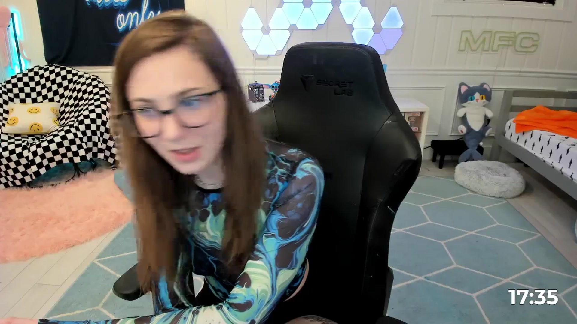 Gallery image thumbnail from TheSharkQueen's myfreecams stream on, 02/12/2026, 04:24 image 9 of 20