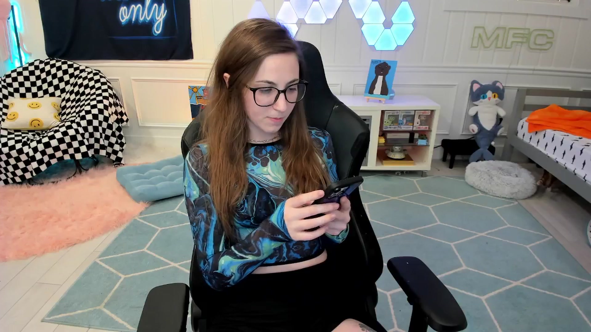 Gallery image thumbnail from TheSharkQueen's myfreecams stream on, 02/12/2026, 04:24 image 17 of 20