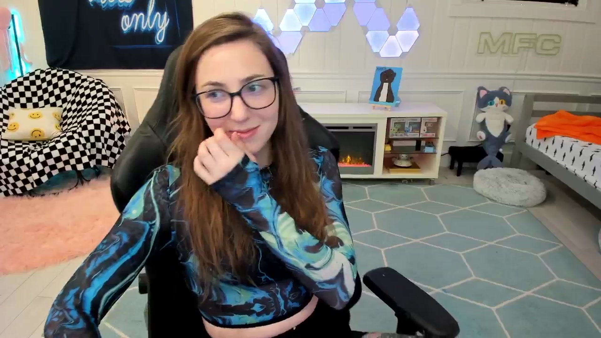 Gallery image thumbnail from TheSharkQueen's myfreecams stream on, 02/12/2026, 04:24 image 6 of 20