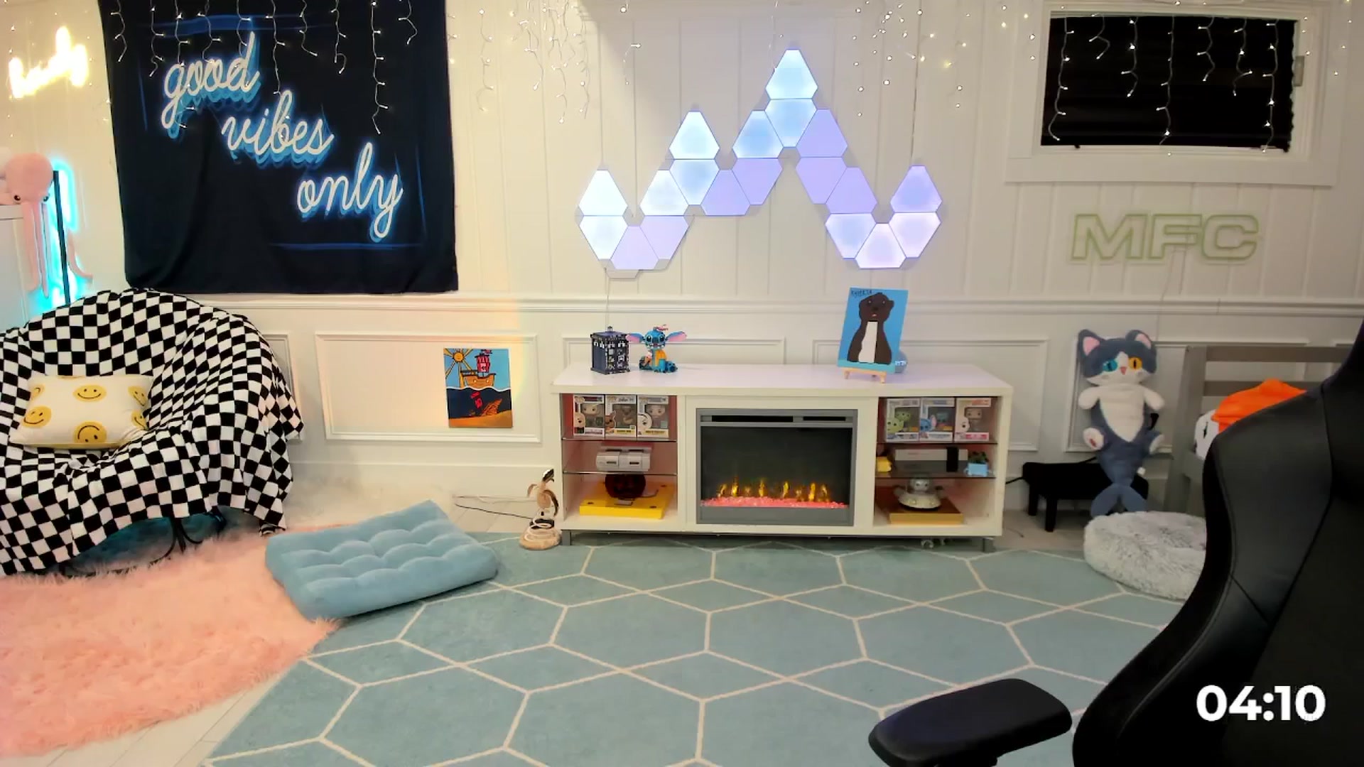 Gallery image thumbnail from TheSharkQueen's myfreecams stream on, 02/12/2026, 04:24 image 13 of 20