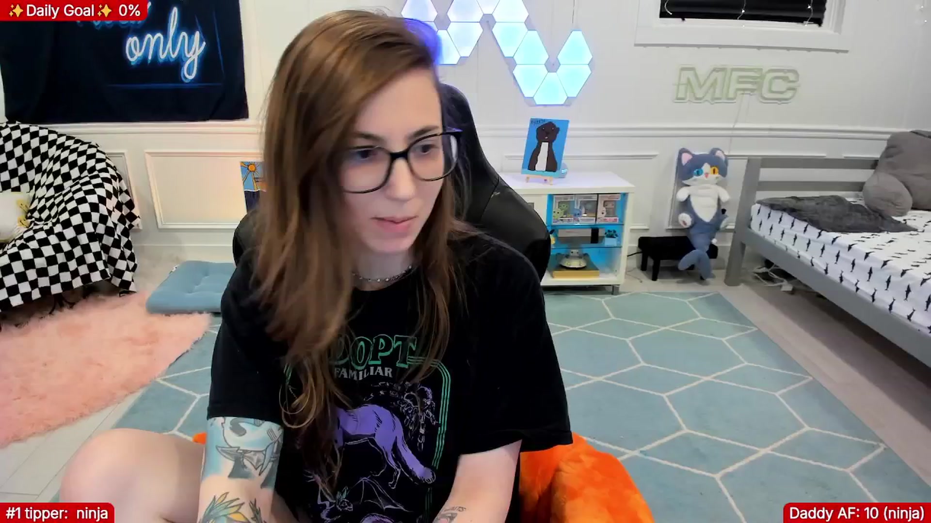 Gallery image thumbnail from TheSharkQueen's myfreecams stream on, 02/18/2026, 02:04 image 17 of 20