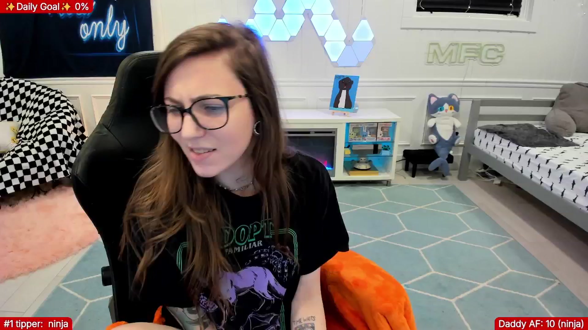 Gallery image thumbnail from TheSharkQueen's myfreecams stream on, 02/18/2026, 02:04 image 18 of 20